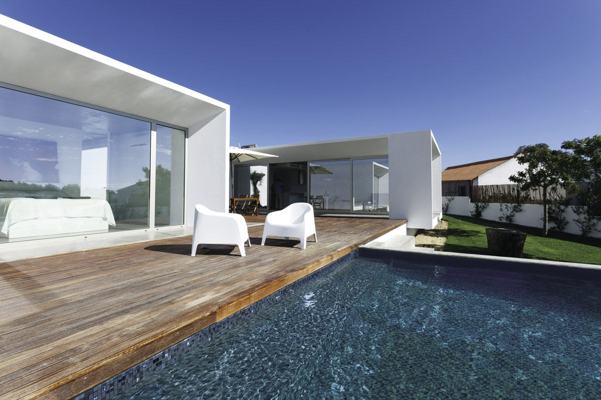 Graphite glass mosaic pool installation | The Stonemen