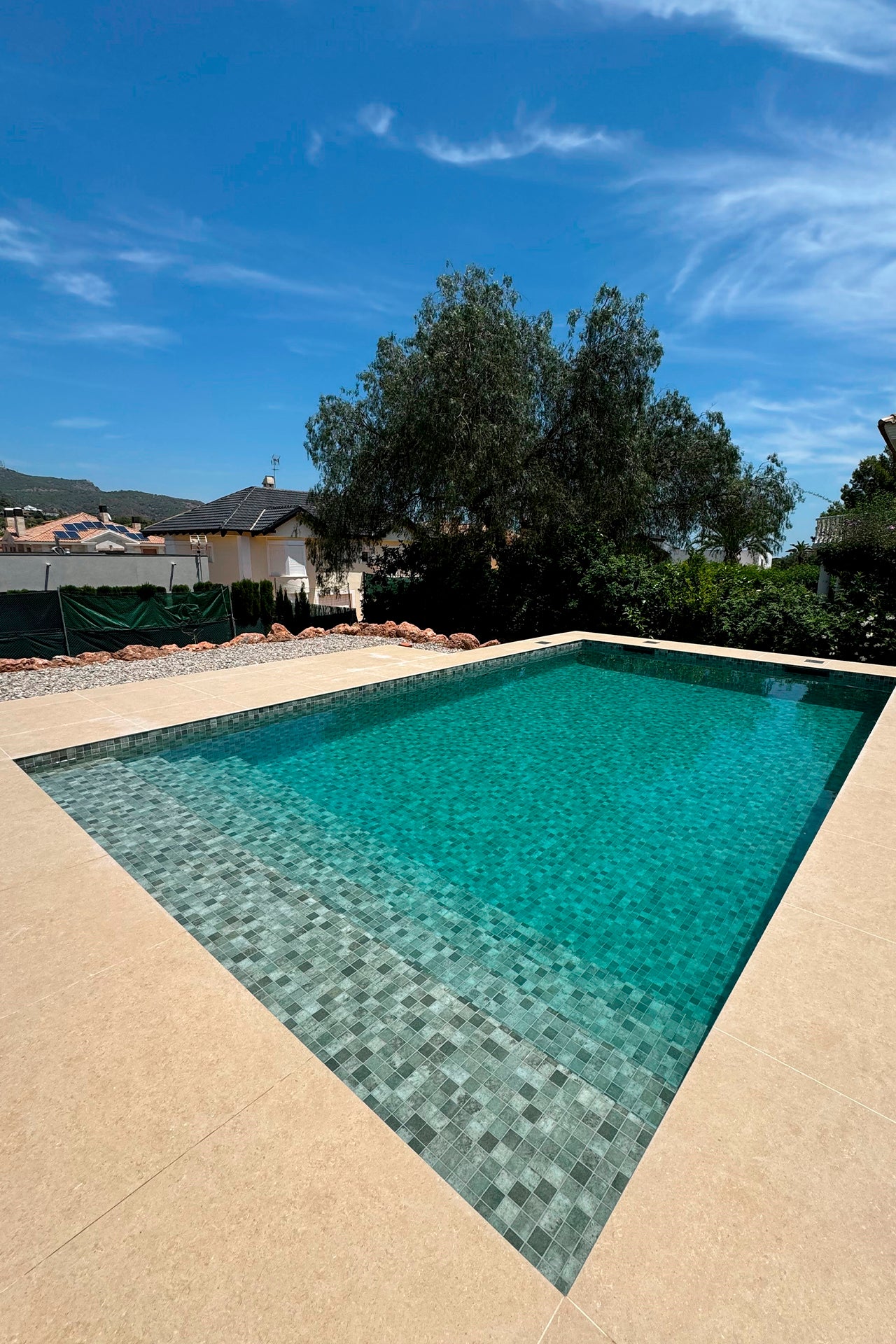 Moss glass mosaic pool installation | The Stonemen