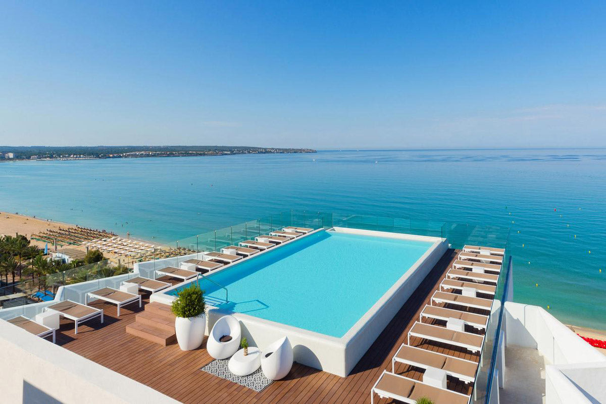 Pearl glass mosaic pool installation | The Stonemen
