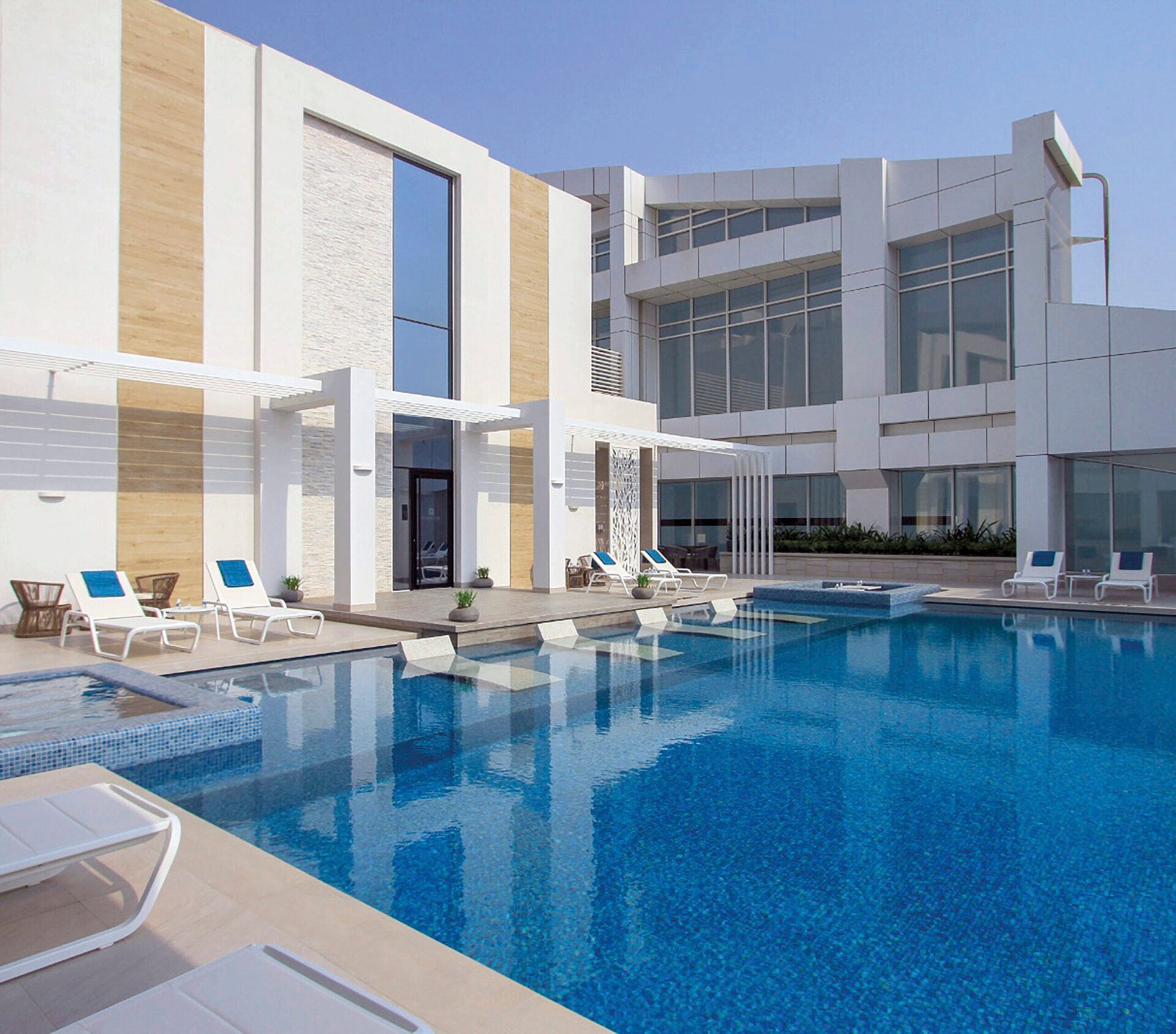 Sapphire glass mosaic pool installation | The Stonemen