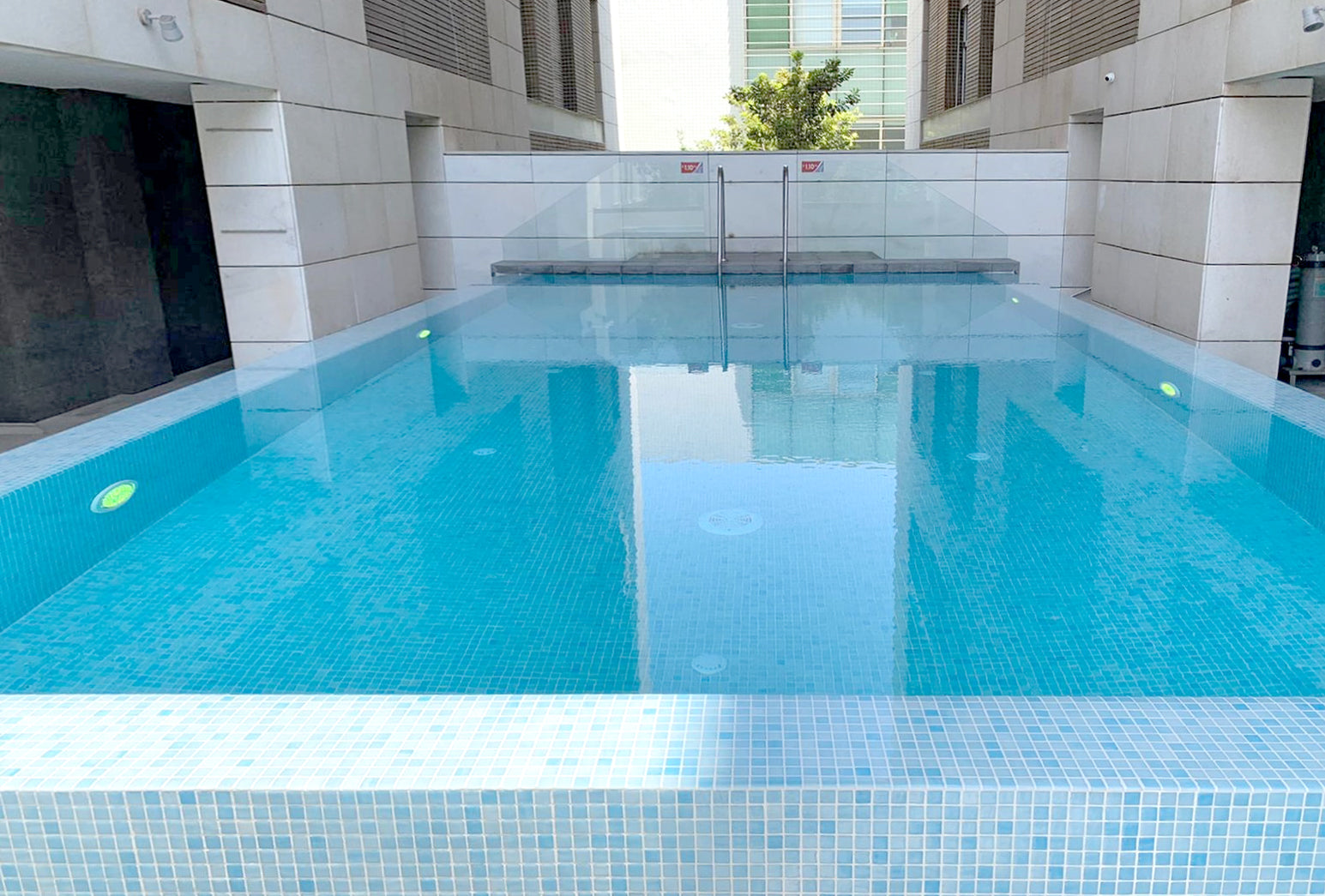 Shallows glass mosaic close up - 25mm gloss | The Stonemen